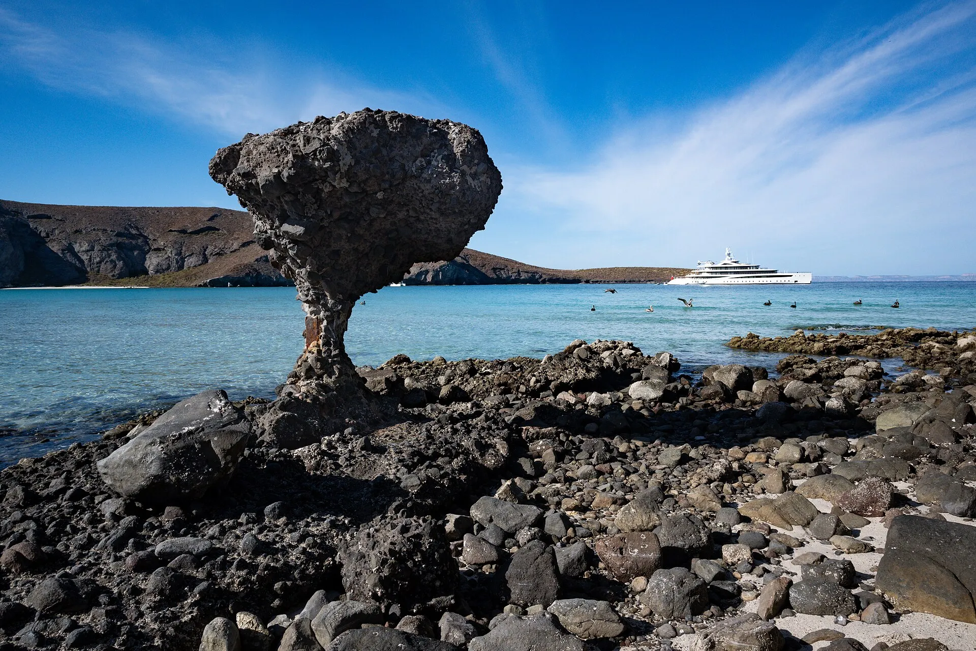 El Hongo de Balandra frente al mar, La Paz